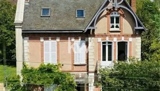 VENTE : maison bourgeoise de 7 pièces (207 m²) à MONTEREAU FAULT YONNE 
