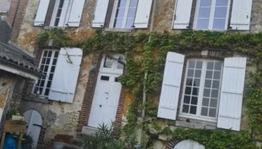 Grande maison de campagne et son terrain