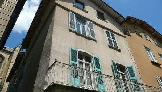 Maison de ville avec local commerecial - Plein cen 