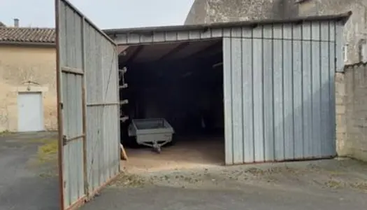 Loue grand garage pour camping car