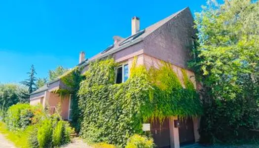 Maison de 243m2 - Cabinet medical - Double garage - Jardin arboré au Sud - 557m2 de Terrain 