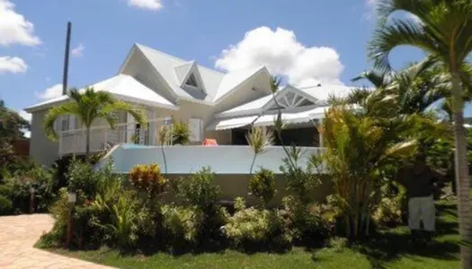 Dpt Guadeloupe (971), à vendre  maison P7  - Terrain de 843,00 m²