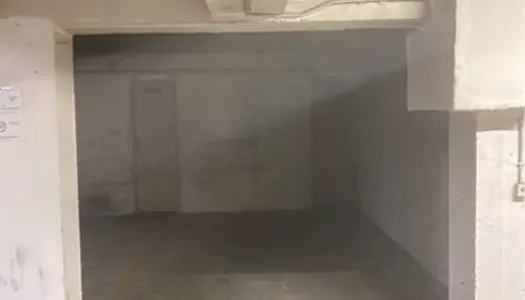 Double ou simple garage à louer en sous sol 