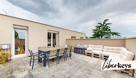 Appartement T3 rénové avec grande terrasse, cave et garage - Meyzieu 