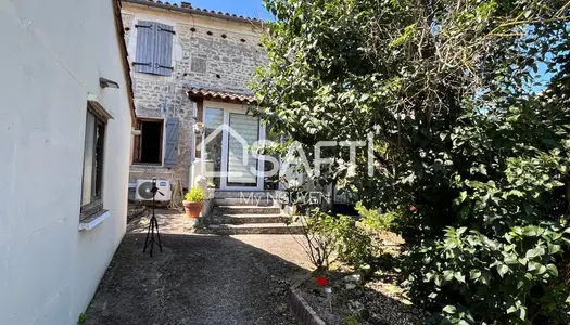 Maison en pierre 82 m2 dans un village avec commodités 