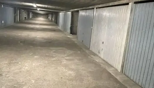 Garage souterrain sécurisé sous vidéosurveillance 