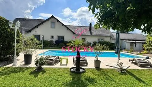 Superbe propriété de 250 m² Hab. De plain-pied avec piscine 