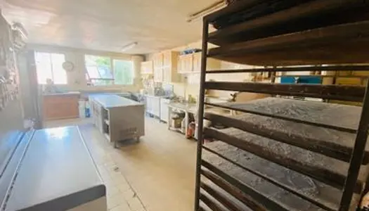 Fonds de commerce boulangerie pâtisserie idéalement située au centre de Six-Fours 