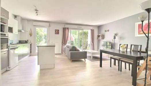 Appartement en rez de jardin gare à pied 