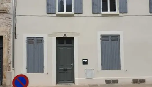 Maison de ville T3 avec petite cour extérieure 