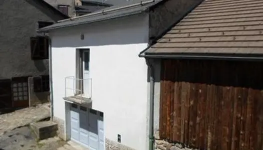 A vendre bâtisse en pierres sur 2 niveaux située à SUC 09220 