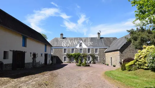 Domaine du 18ème siècle de 1201 m2 sur 9,12 hectares secteur Coutances 