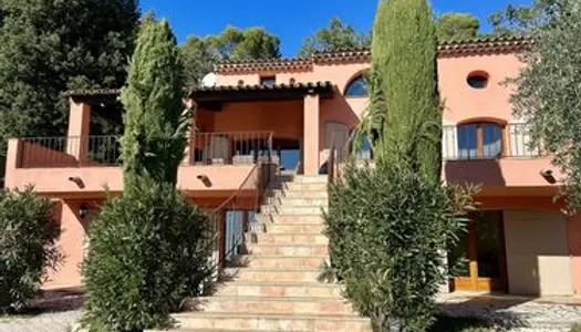 Villa 9 pièces 317 m² 