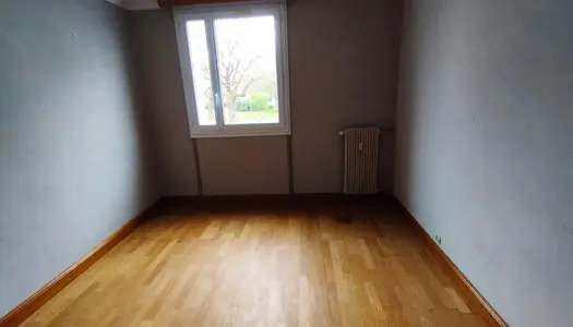 appartement en RDC surélevé 76 m² 04 pièces 