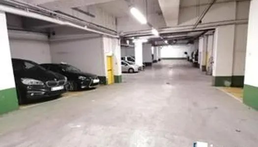Place de parking de 21m² boxable dans l'hyper centre