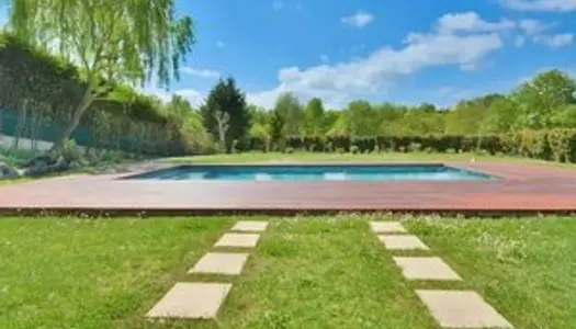 Proche Valbonne, Villa 8 pièces 310m² avec piscine et sous sol 