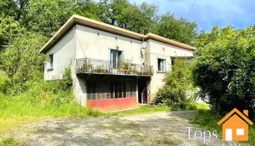 Maison T4 à rénover avec garage, atelier et terrain au calme 