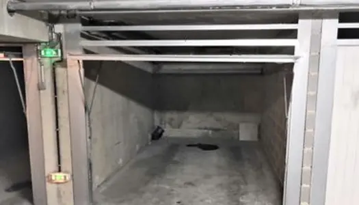Garage Box fermé dans immeuble sécurisé St Jacques de La lande 