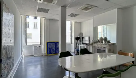 Bureau 2 pièces 300 m² 