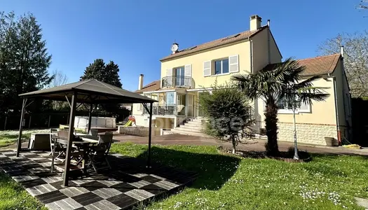 A vendre à Auvers-sur-Oise maison de 6 pièces dans un vaste jardin