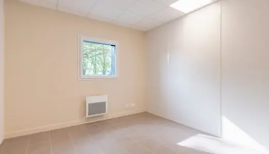 9 m² / 140 euros / Bureau fermé / Site gardienné 
