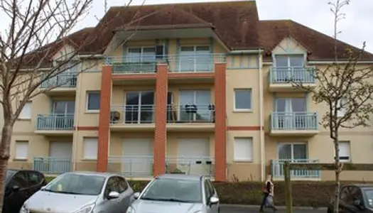 DANS UNE RESIDENCE SUR LES HAUTEURS DE TOUQUES, 2 pièces avec balcon de 38 m2 VENDU LOUE...