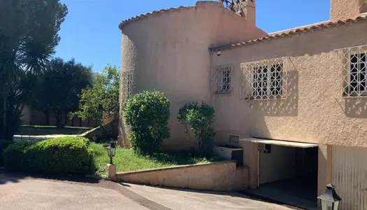 Dpt Bouches du Rhône (13), à vendre MARSEILLE 12EME ARRONDISSEMENT maison P5 