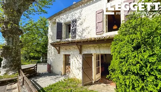 Maison de village en pierre à rénover, deux chambres, avec terrasse/jardin de 28 m2, proche de Mon