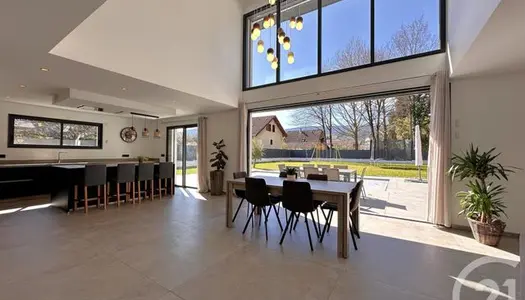 Maison 8 pièces 226 m²