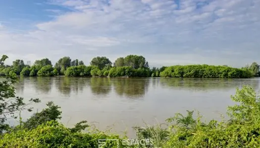 Anciennes maisonnettes de pêcheurs au bord de la Loire 