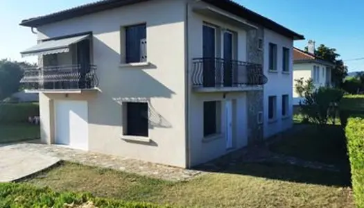 Villa traditionnelle rénovée Issoire centre sur 629 m² de terrain