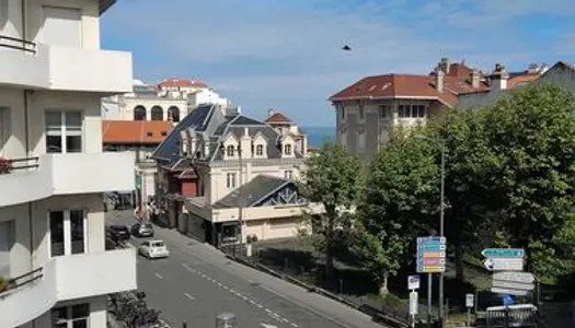 Bel Appartement de Caractère en plein Coeur de Bia 