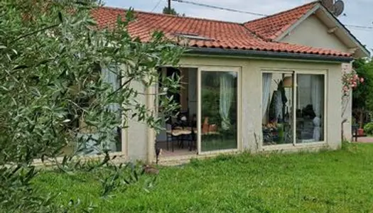 Maison plein pied divisée en deux habitation 