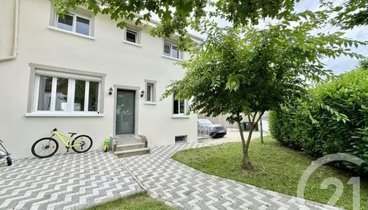 Maison 8 pièces 121 m² 