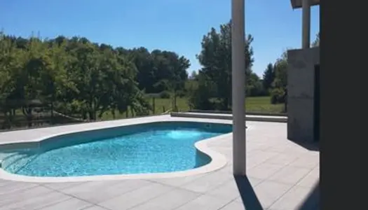 Grande maison avec piscine 