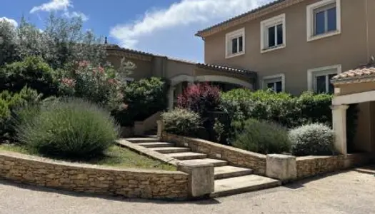 Maison 12 pièces 305 m²