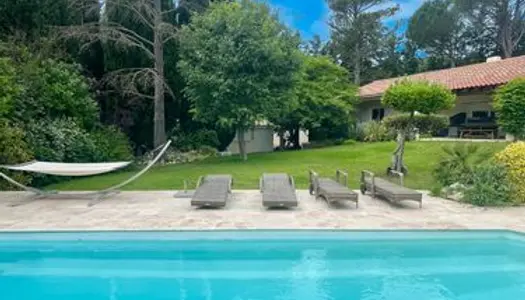 Villa avec piscine chauffée, 180 m2, 4 chambres, tyrolienne, home cinema 