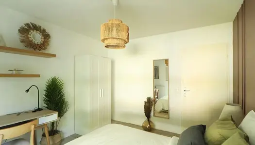 Lumineuse chambre de 12 m² à louer en coliving à B 