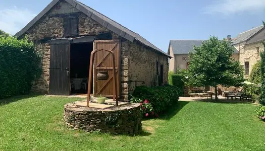 Corps de ferme avec dépendances et piscine 