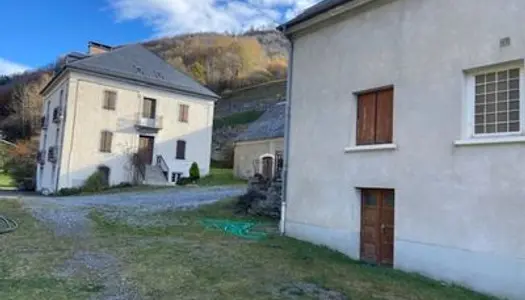 Dpt Hautes Pyrénées (65), à vendre proche de VALLEE DE LUZ SAINT SAUVEUR propriete P24 de 740 m²