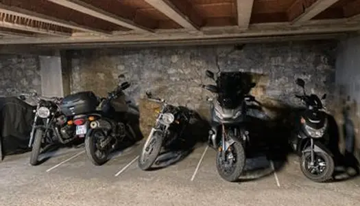 Parking moto/scooter immeuble sécurisé 