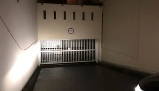 Garage fermé dans résidence le Suède - 14m2 - Loué