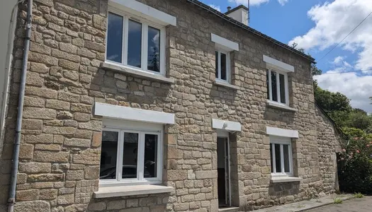 PLOERDUT MAISON EN PIERRE SOUS ARDOISE 121 m² PARCELLE BOISEE DE PLUS DE 1HECTARE 1 DEPENDANCE 