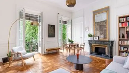 Superbe appartement 5 pièces - place Sathonay 