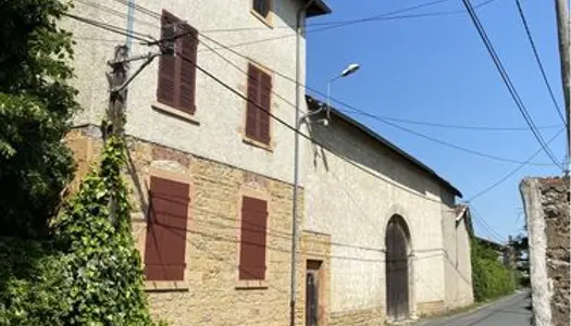 Belle maison ancienne avec jardin à concevoir dans un ancien corps de ferme du 19 siècle 