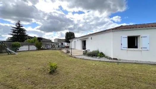 Dpt Charente Maritime (17), à vendre ECOYEUX maison P6 de 124 m² - Terrain de 1 600,00 m² - Plain 