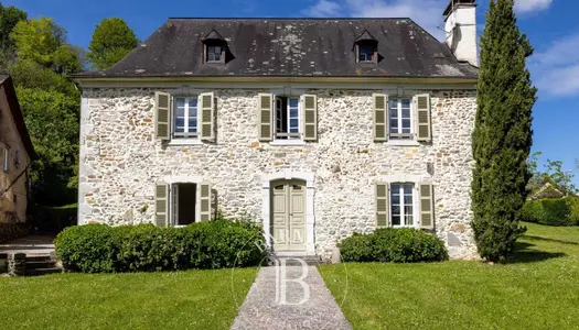 CHARMANTE MAISON DE MAÎTRE DANS LE PIEDMONT DES PYRÉNÉES 