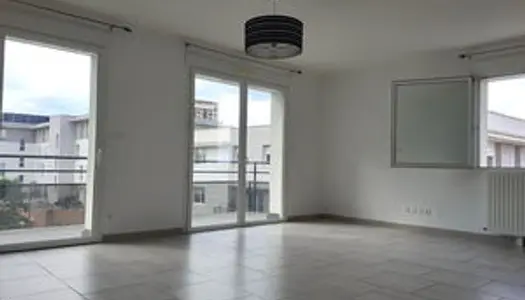 SUPERBE APPARTEMENT T3 AVEC STATIONNEMENT PRIVATIF 