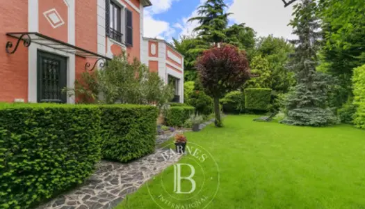 Exclusivité - Garches - maison ancienne rénovée sur beau jardin 