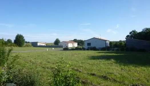 Terrains constructibles de 1590 m² à 2 000 m² Ceaux en Couhé